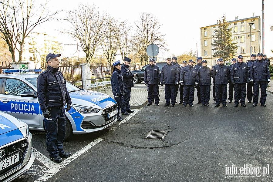 Policja przekazanie nowych samochodw i odzi motorowej., fot. 6