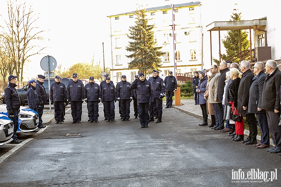 Policja przekazanie nowych samochodw i odzi motorowej., fot. 9