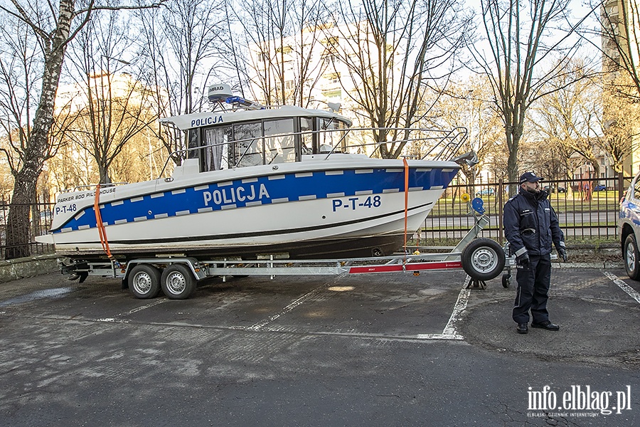 Policja przekazanie nowych samochodw i odzi motorowej., fot. 12