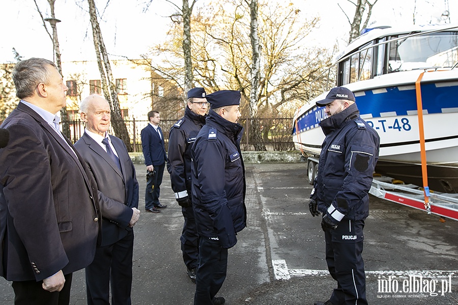 Policja przekazanie nowych samochodw i odzi motorowej., fot. 16