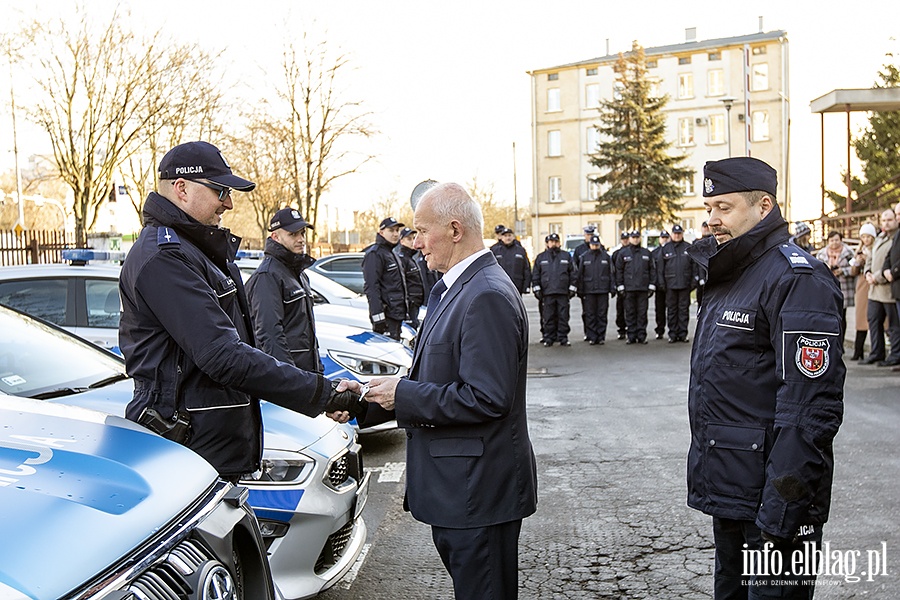 Policja przekazanie nowych samochodw i odzi motorowej., fot. 17