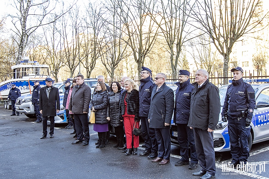 Policja przekazanie nowych samochodw i odzi motorowej., fot. 23