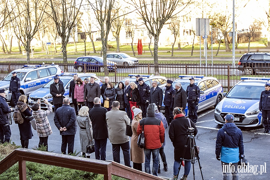 Policja przekazanie nowych samochodw i odzi motorowej., fot. 25