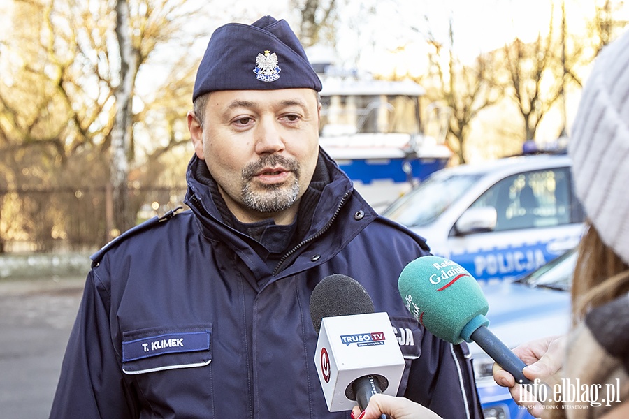 Policja przekazanie nowych samochodów i łodzi motorowej., fot. 28