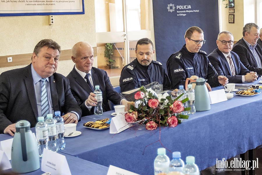 Policja przekazanie nowych samochodw i odzi motorowej., fot. 31