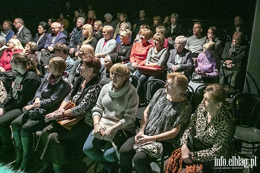 Teatr,scena przy stoliku, fot. 1