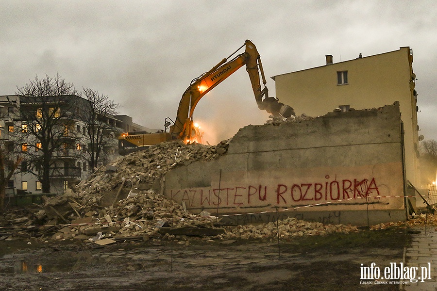 Rozbirka budynku mieszkalnego przy al. Grunwaldzka 97, fot. 68