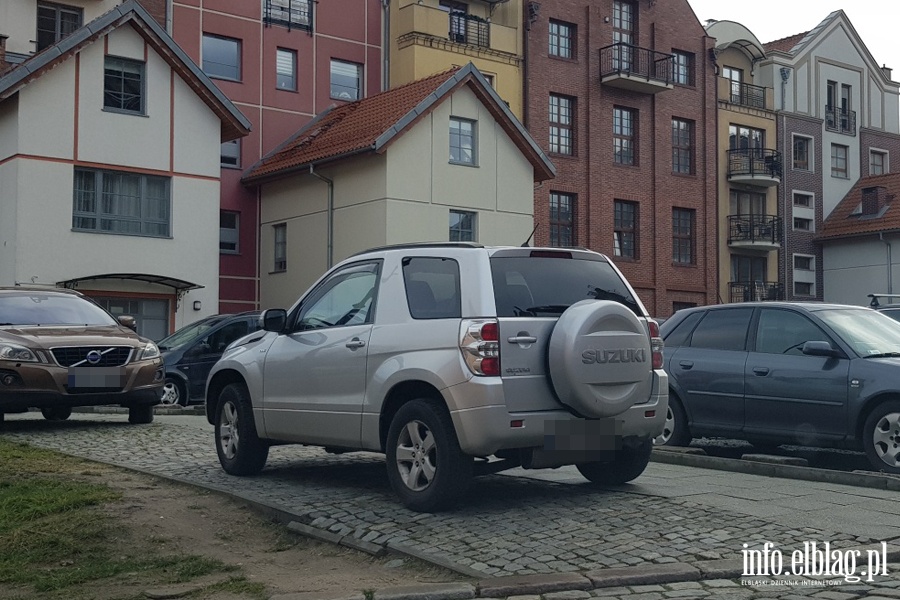 Mistrzowie parkowania w Elblągu (część 42), fot. 3