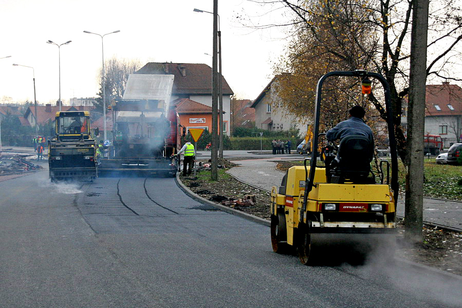 Przebudowa ul. Legionw - wykonanie nawierzchni z masy bitumicznej, fot. 3