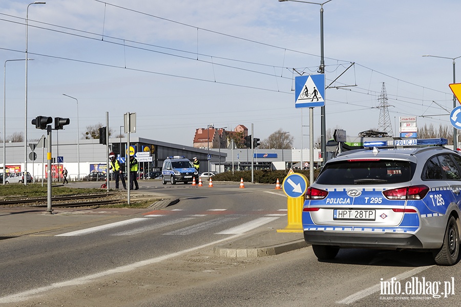 Kolizja tramwaju z samochodem osobowym rondo Solidarnoci, fot. 1