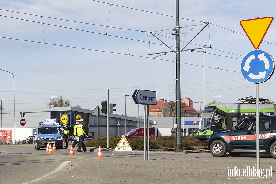 Kolizja tramwaju z samochodem osobowym rondo Solidarnoci, fot. 2