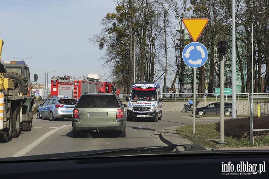 Kolizja tramwaju z samochodem osobowym rondo Solidarnoci, fot. 3