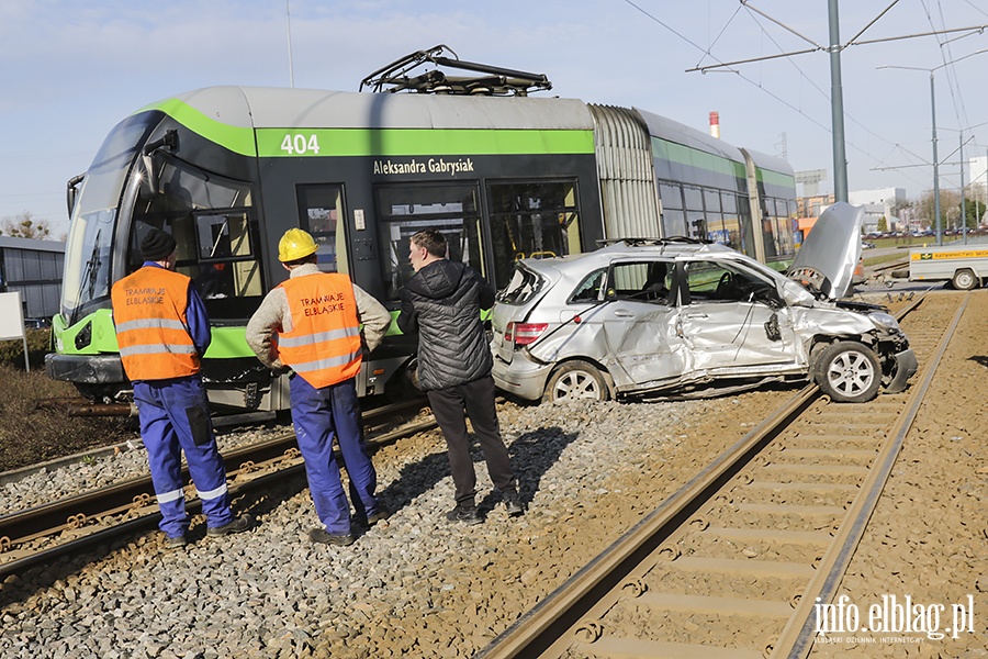 Kolizja tramwaju z samochodem osobowym rondo Solidarnoci, fot. 5