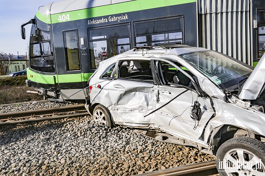 Kolizja tramwaju z samochodem osobowym rondo Solidarnoci, fot. 7