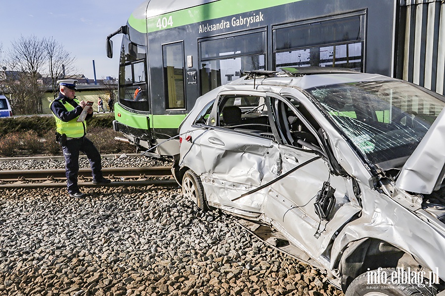 Kolizja tramwaju z samochodem osobowym rondo Solidarnoci, fot. 11