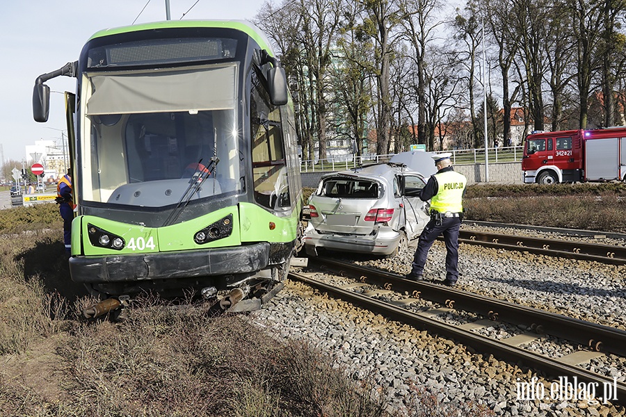 Kolizja tramwaju z samochodem osobowym rondo Solidarnoci, fot. 14