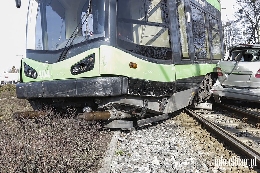 Kolizja tramwaju z samochodem osobowym rondo Solidarnoci, fot. 15