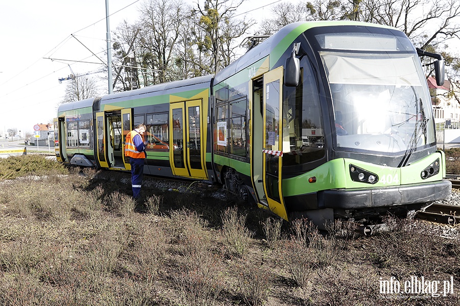 Kolizja tramwaju z samochodem osobowym rondo Solidarnoci, fot. 18