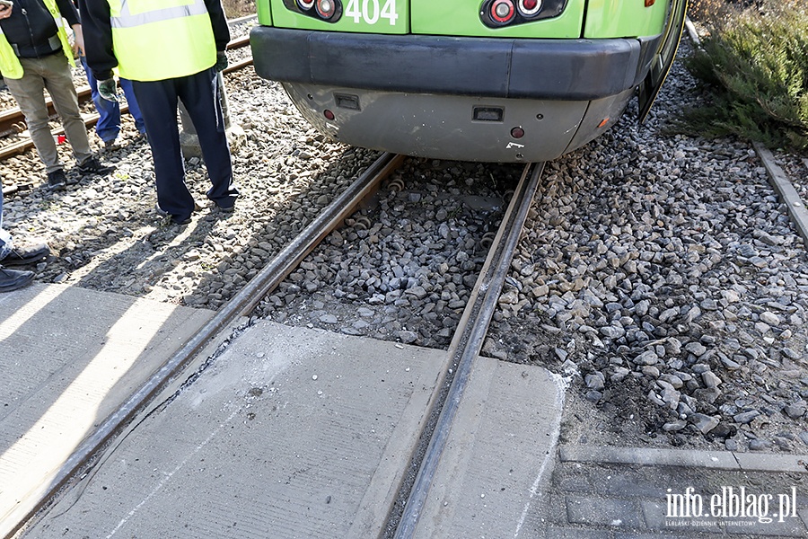 Kolizja tramwaju z samochodem osobowym rondo Solidarnoci, fot. 19