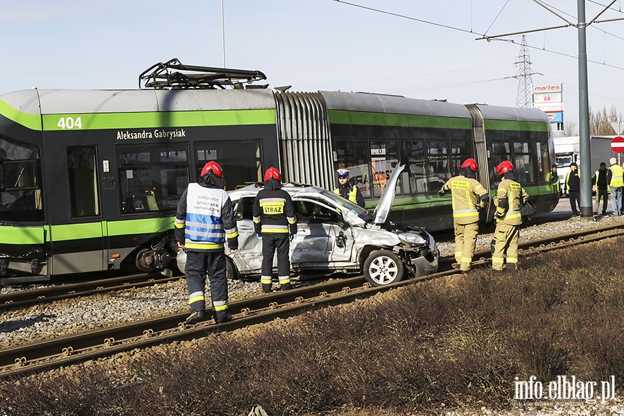 Kolizja tramwaju z samochodem osobowym rondo Solidarności, fot. 22