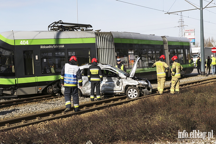 Kolizja tramwaju z samochodem osobowym rondo Solidarnoci, fot. 22