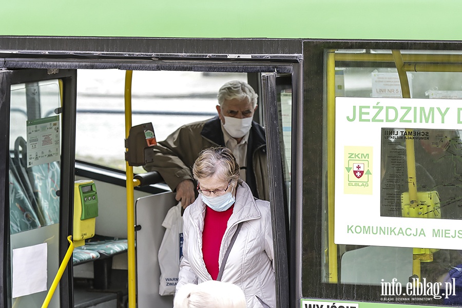 Komunikacja miejska,ludzie w maseczkach, fot. 19