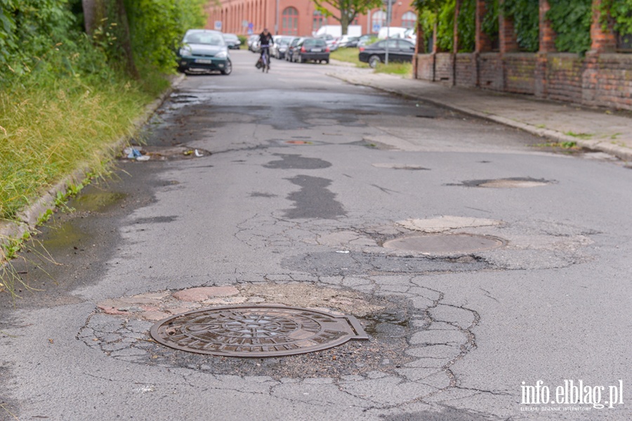 Ulica Boego Ciaa - zy stan nawierzchni asfaltowej, fot. 12