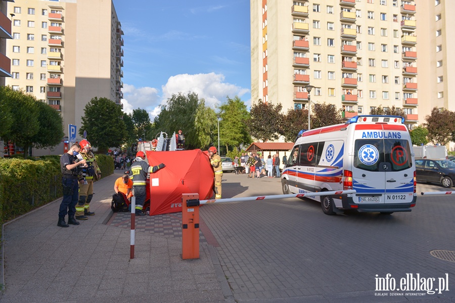 Robotnicza: poar mieszkania. "Mczynie przywrcono czynnoci yciowe, fot. 7