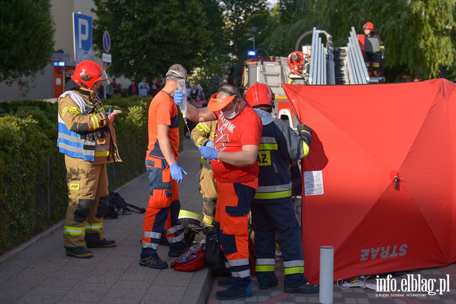 Robotnicza: poar mieszkania. "Mczynie przywrcono czynnoci yciowe, fot. 10