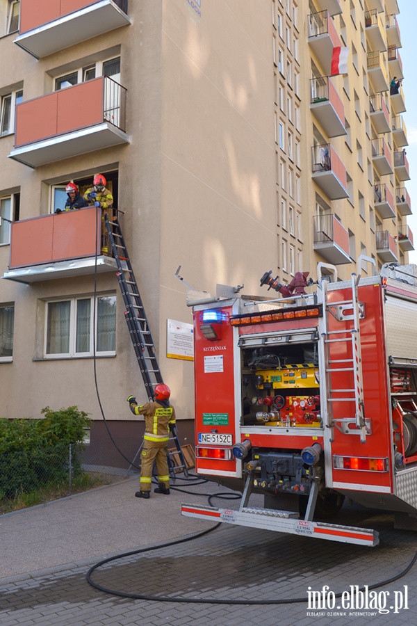 Robotnicza: poar mieszkania. "Mczynie przywrcono czynnoci yciowe, fot. 23