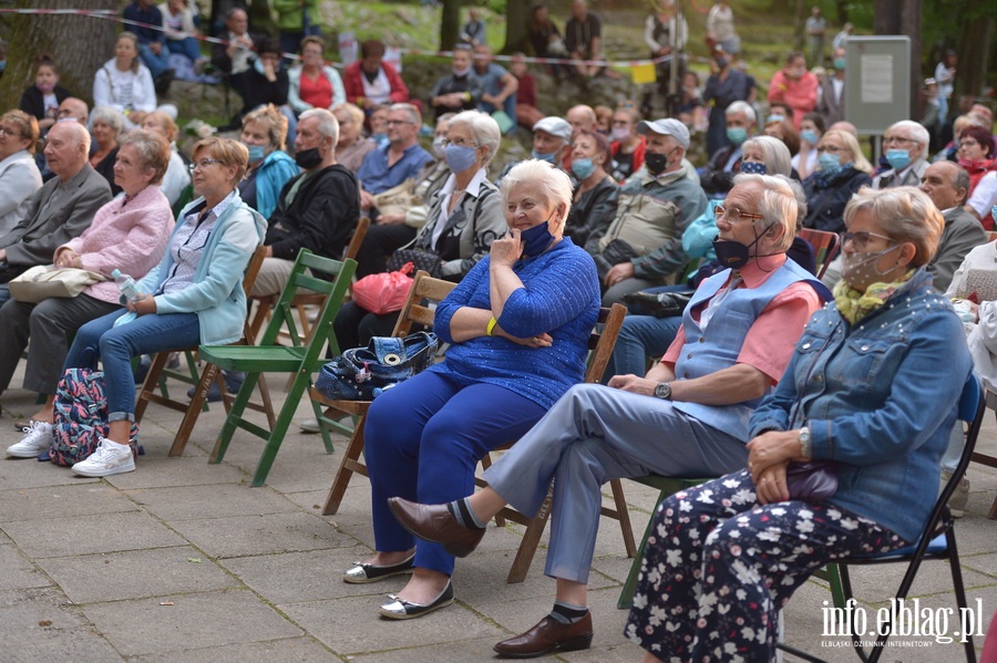 XXIII letni salon Muzyczny Baantarnia 2020, Scena przy stoliku ,,Poszkodowany Goldiner'', fot. 11