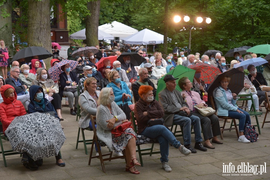 XXIII letni salon Muzyczny Baantarnia 2020, Scena przy stoliku ,,Poszkodowany Goldiner'', fot. 24