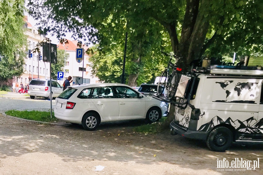 Mistrzowie parkowania w Elblągu (część 56), fot. 8
