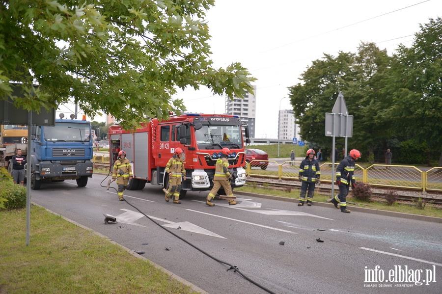 Grony wypadek na ul. Oglnej. Auto dachowao, fot. 7