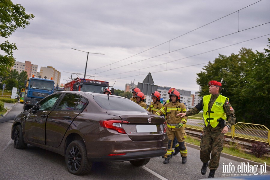 Grony wypadek na ul. Oglnej. Auto dachowao, fot. 22