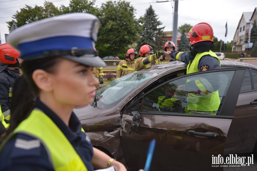 Grony wypadek na ul. Oglnej. Auto dachowao, fot. 23