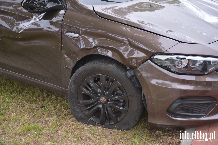 Grony wypadek na ul. Oglnej. Auto dachowao, fot. 29