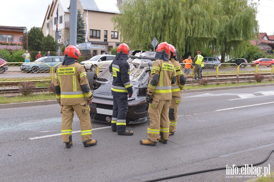 Grony wypadek na ul. Oglnej. Auto dachowao, fot. 32