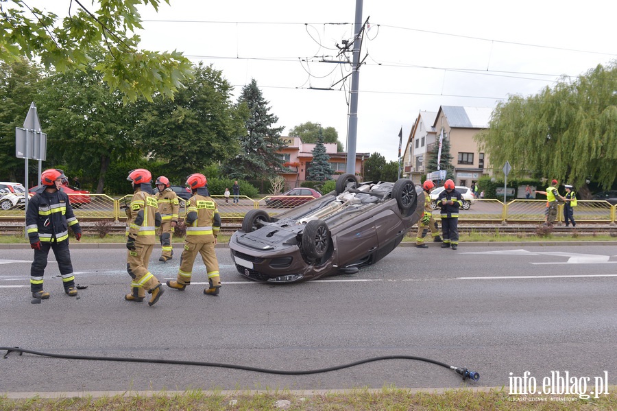 Grony wypadek na ul. Oglnej. Auto dachowao, fot. 33