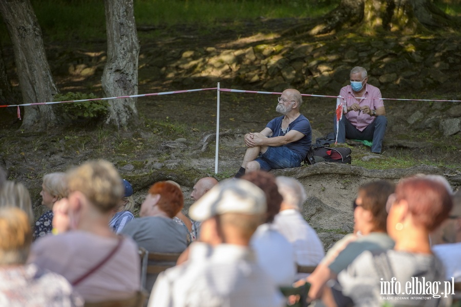 ,,Najwięcej samobójstw zdarza się w niedzielę" - Scena przy stoliku., fot. 21