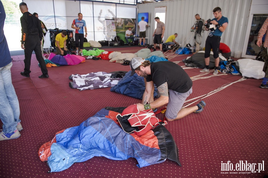 Airplane Wingsuit Formation nad elblskim lotniskiem, fot. 3