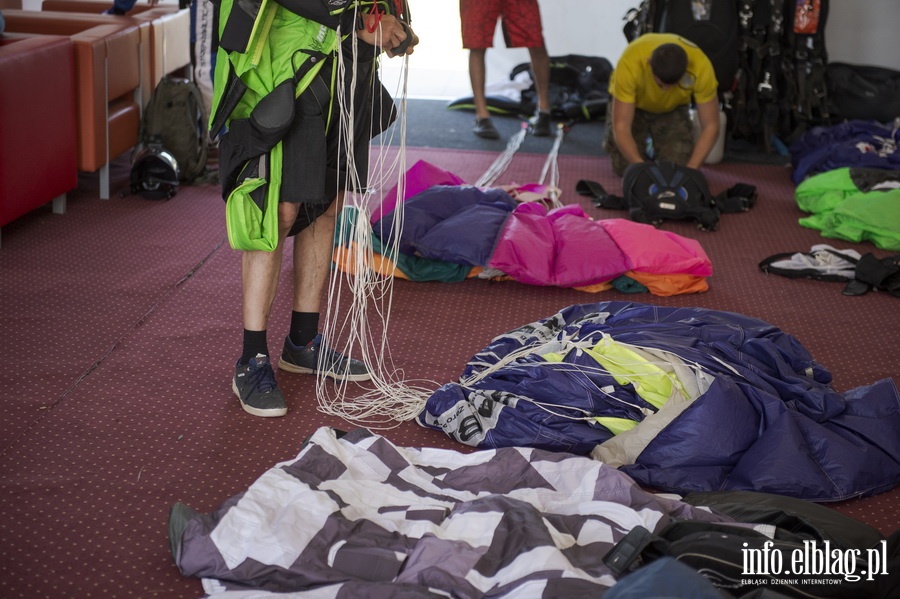 Airplane Wingsuit Formation nad elblskim lotniskiem, fot. 5