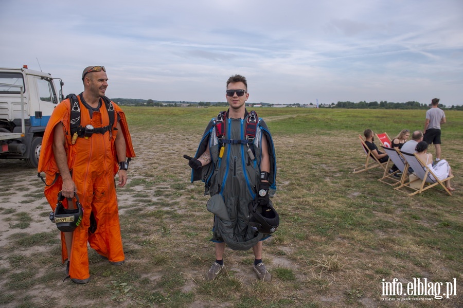 Airplane Wingsuit Formation nad elblskim lotniskiem, fot. 15