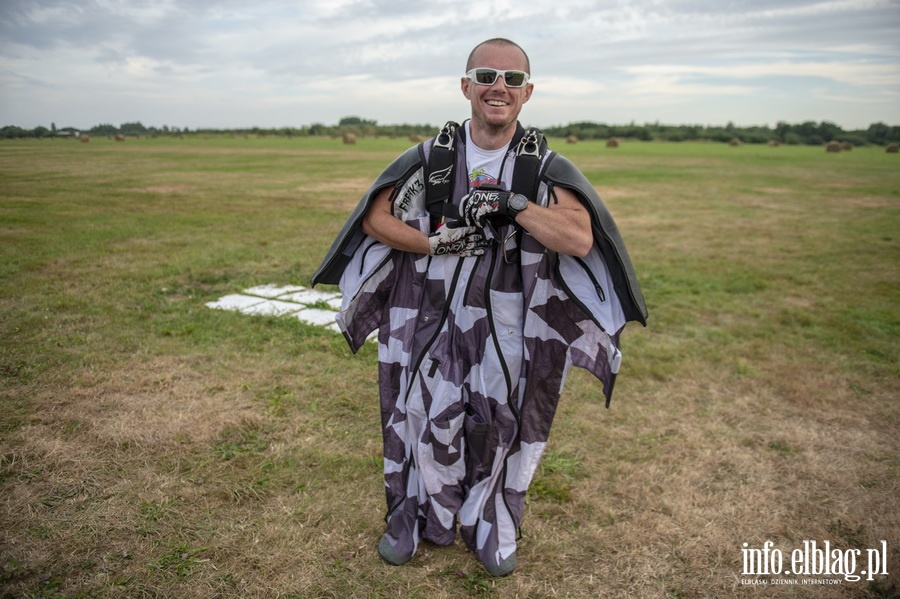 Airplane Wingsuit Formation nad elblskim lotniskiem, fot. 36