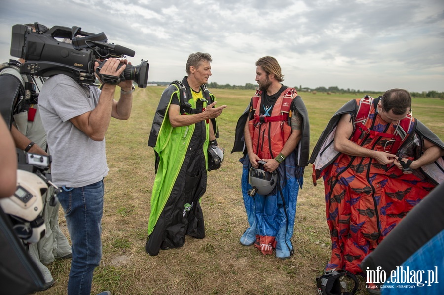 Airplane Wingsuit Formation nad elblskim lotniskiem, fot. 39