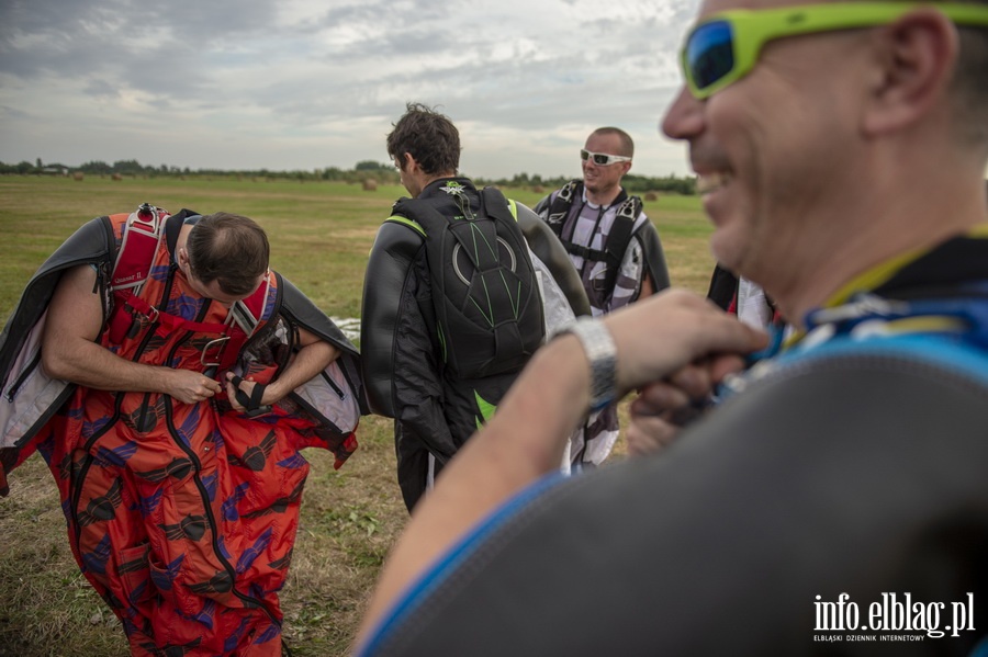 Airplane Wingsuit Formation nad elblskim lotniskiem, fot. 40