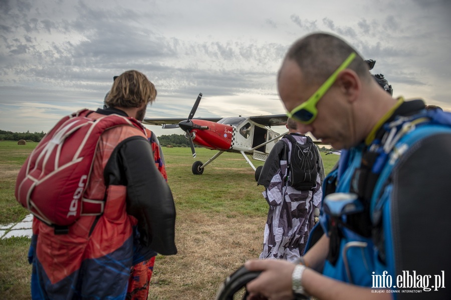 Airplane Wingsuit Formation nad elblskim lotniskiem, fot. 46