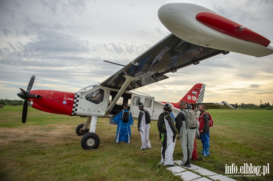 Airplane Wingsuit Formation nad elblskim lotniskiem, fot. 49