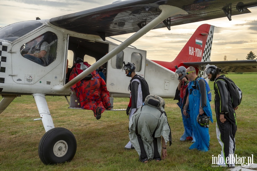 Airplane Wingsuit Formation nad elblskim lotniskiem, fot. 50