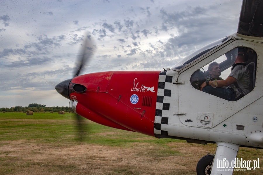 Airplane Wingsuit Formation nad elbląskim lotniskiem, fot. 51